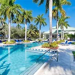 Doral Pool 310 By Waveproperties