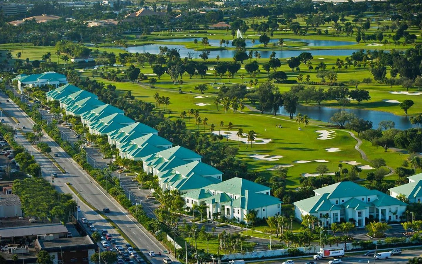Doral Pool 310 By Waveproperties *