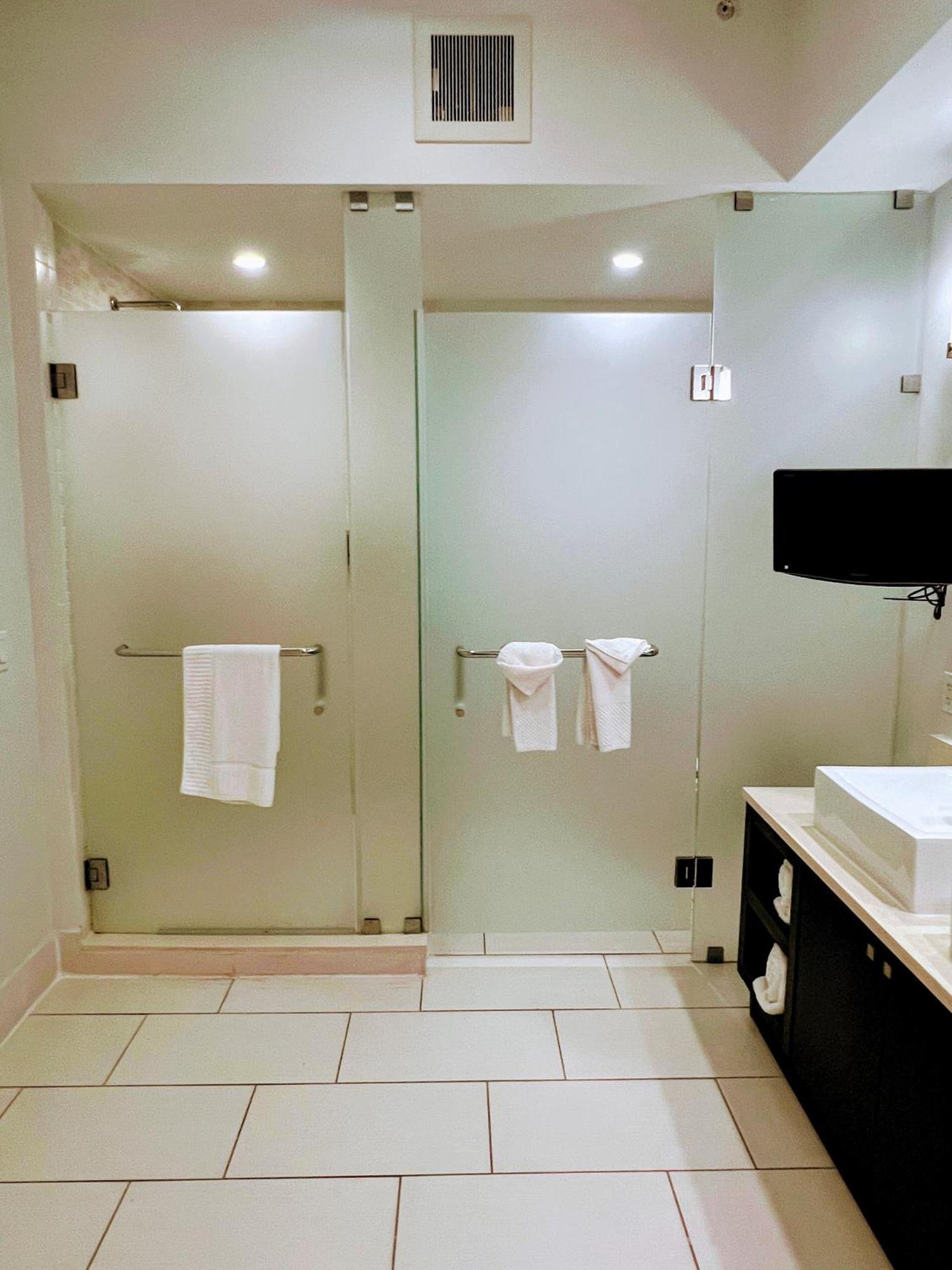 Apartment Doral Pool 310 By Waveproperties Miami