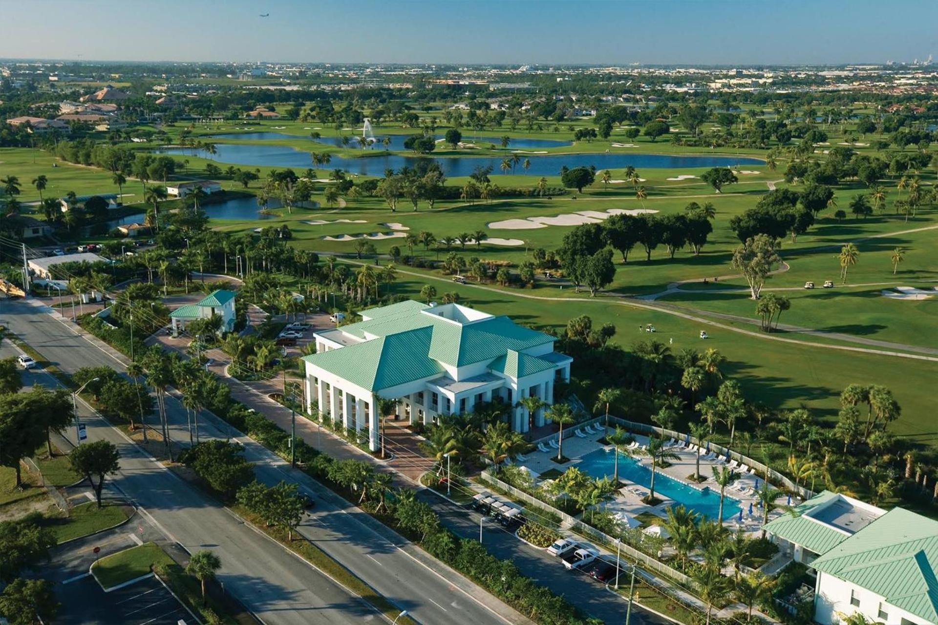 Apartment Doral Pool 310 By Waveproperties