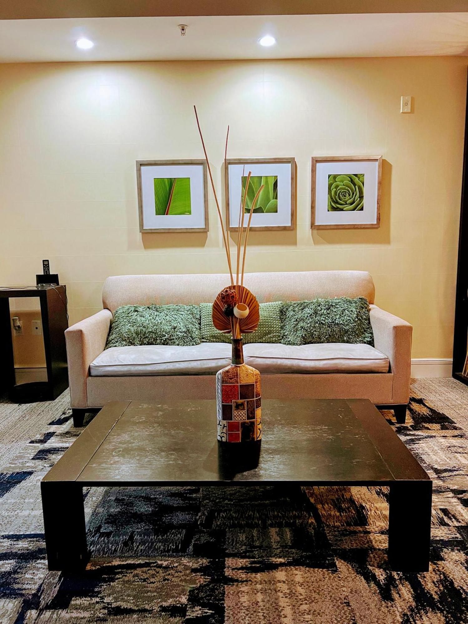 Doral Pool 310 By Waveproperties *