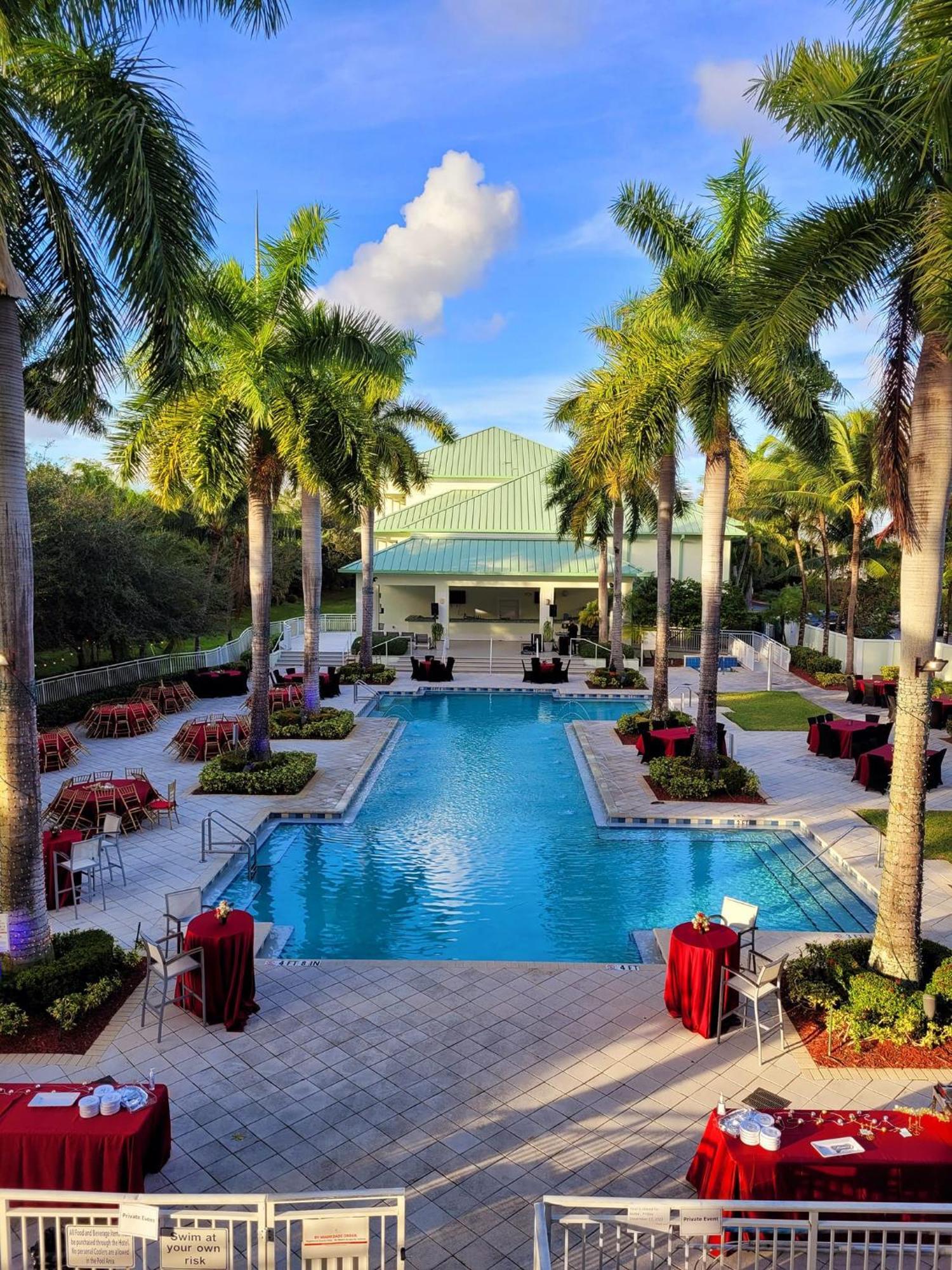 Doral Pool 310 By Waveproperties Apartment *